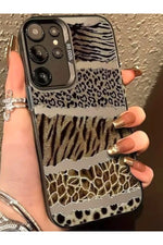 Load image into Gallery viewer, Samsung Galaxy S24 Ultra Uyumlu Kılıf Leopar Desenli Kahverengi Çizgili Metalik Tuşlu Kamera Çıkıntı
