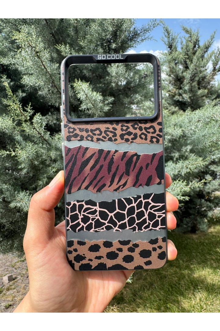 Poco X6 Pro Uyumlu Kılıf Leopar Desenli Kahverengi Çizgili Metalik Tuşlu Kamera Çıkıntılı Kapak