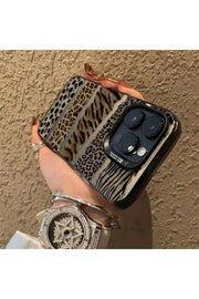 iPhone 15 Pro Max Uyumlu Kılıf Leopar Desenli Kahverengi Çizgili Metalik Tuşlu Kamera Çıkıntılı