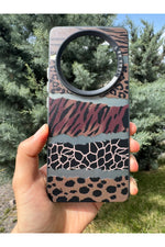 Load image into Gallery viewer, Realme 12 Pro Plus Uyumlu Kılıf Leopar Desenli Kahverengi Çizgili Metalik Tuşlu Kamera Çıkıntılı
